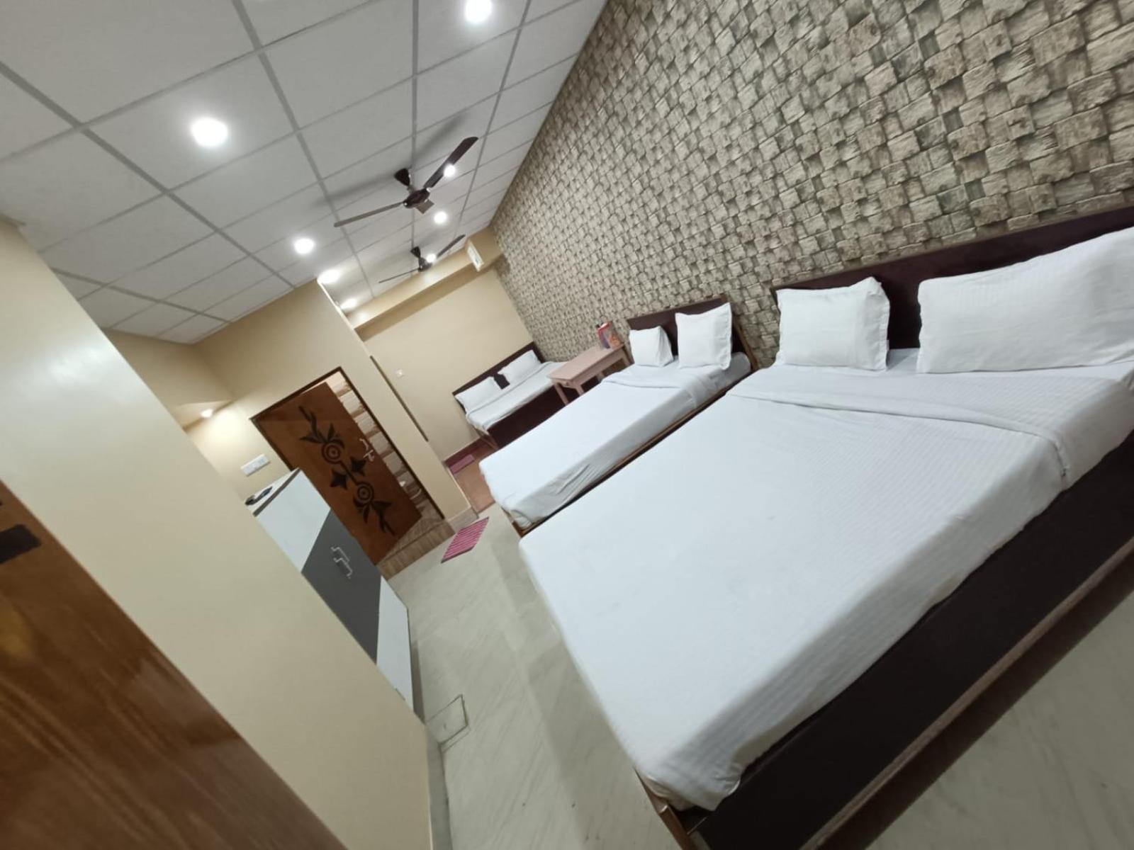 Hotel R D Palace Varanasi Exteriör bild
